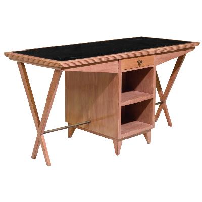 Escritorio a doble vista en madera de arce con cubierta de vidrio.