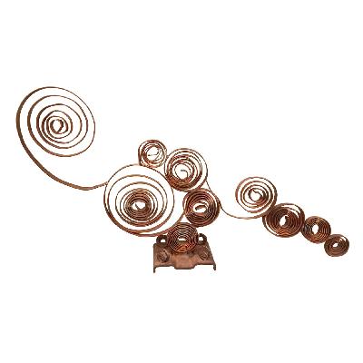 Escultura estilo Brutalista en acero con chapa de cobre