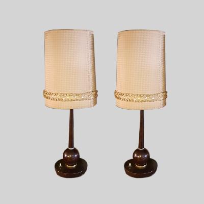 Par de lámparas de mesa en madera de caoba