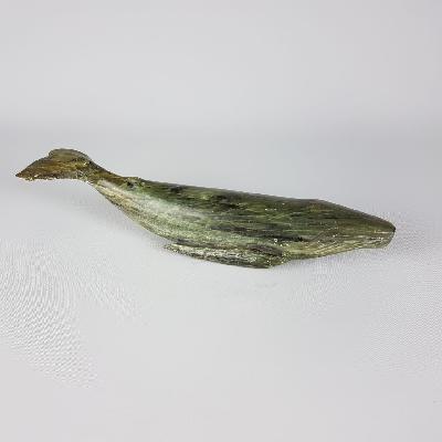 Ballena Inuit de serpentina.
