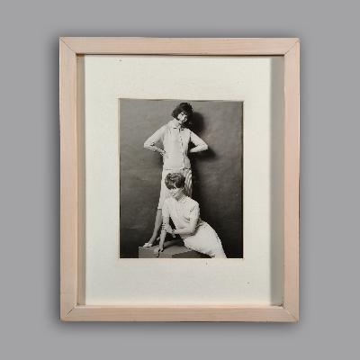 *Anónimo. Fotografía de moda (Dos mujeres). Fotografía