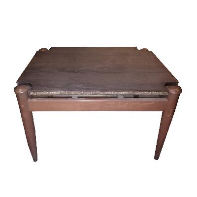 Mesa lateral estilo Danés en madera de cedro