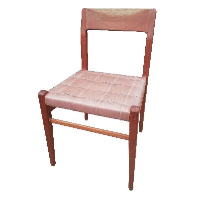 Silla en madera con asiento en piel rosa