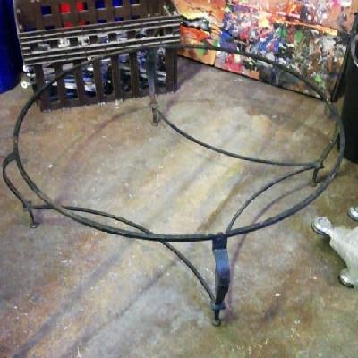 Arturo Pani. Mesa de centro circular en acero negro