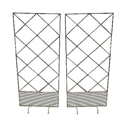 Par de pantallas de acero con rejilla inferior