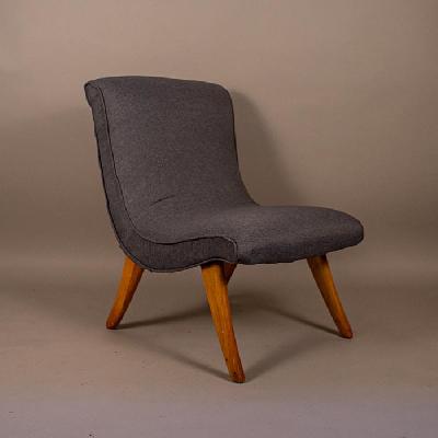 Michael van Beuren para Domus. Silla San Miguelito con tapicería gris