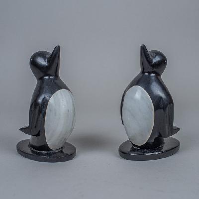 Par de portalibros en forma de pingüinos en mármol