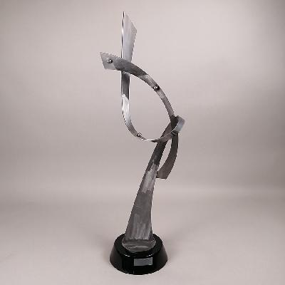 Juan Vicente Urbieta. Aventura III. Escultura de lámina de acero