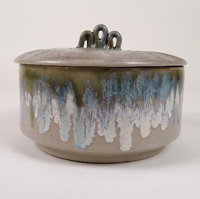 Alberto Díaz de Cossío para el Taller Experimental de Cerámica. Depósito con tapa en cerámica de alta temperatura