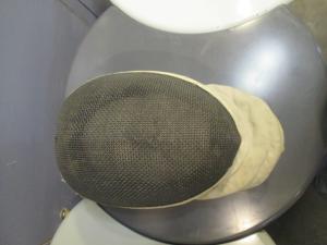 E_56 Escultura /arbotante de Viktor Martinez con mascara de esgrima