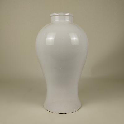 Jarrón en cerámica blanca