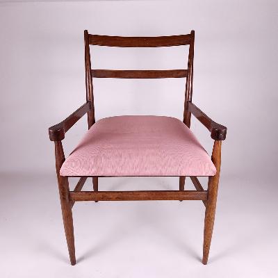 Frank Kyle. Silla de comedor en madera de caoba con asiento de tapicería rosa