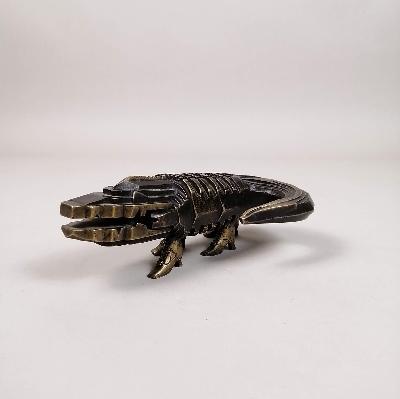 Pedro Friedeberg. Cocodrilo. Fundición en bronce. Edición de 10 piezas. 2 acabados diferentes