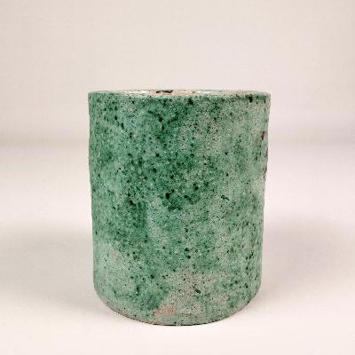 María Teresa Espriu. Florero cilíndrico en cerámica de alta temperatura verde