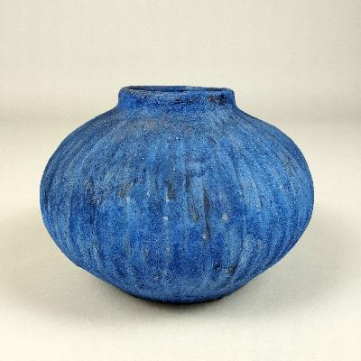 María Teresa Espriu. Vasija en cerámica de alta temperatura color azul cobalto