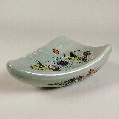 Noé Suro. Cenicero en cerámica de alta temperatura color gris pintada a mano