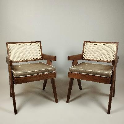 Par de sillas estilo Pierre Jeanneret en madera de tzalam y palma tejida