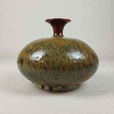 Alberto Díaz de Cossío. Vasija en cerámica de alta temperatura color ocre, verde y naranja